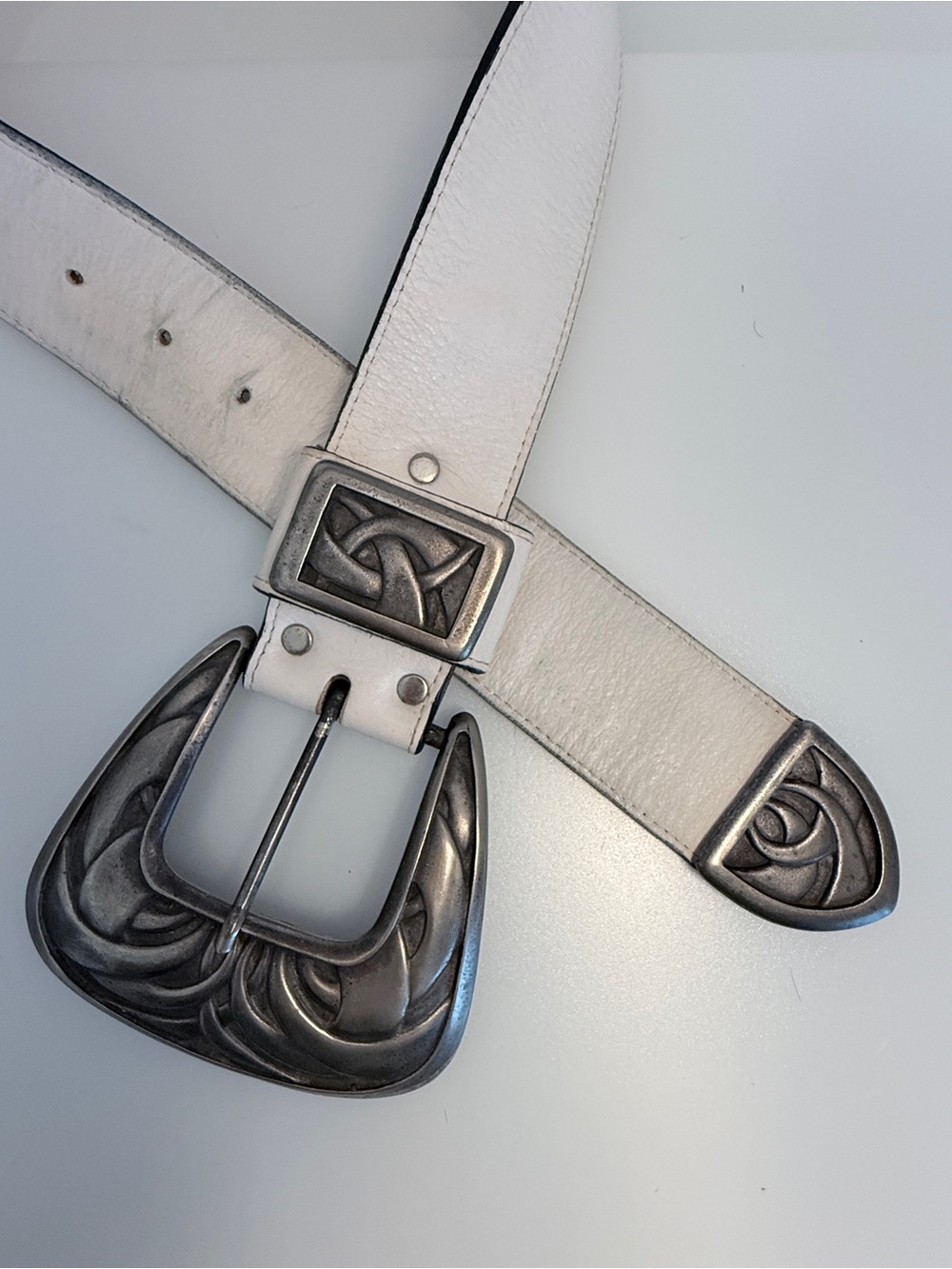 Streets Ahead White Leather Western Concho Belt | Made in USA | Size M - Picture 3 of 8